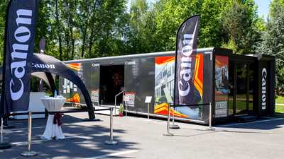 Canon Truck Show, the unconventional hybrid working environment, arrived in Romania
