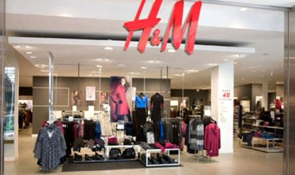 h&m moschino in store